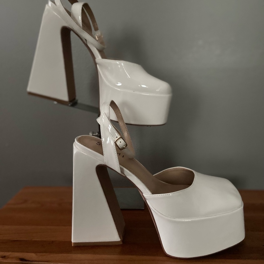 Platform with Geometric Heel